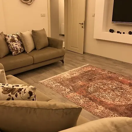 ساكورا شقة *